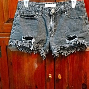 No boundaries shorts